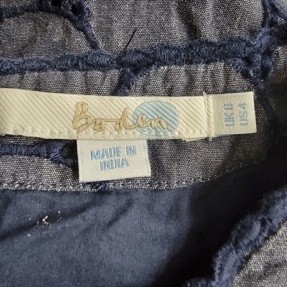 Boden Chambray Cutout Top with Button Detail. Size 4. - Picture 5 of 9